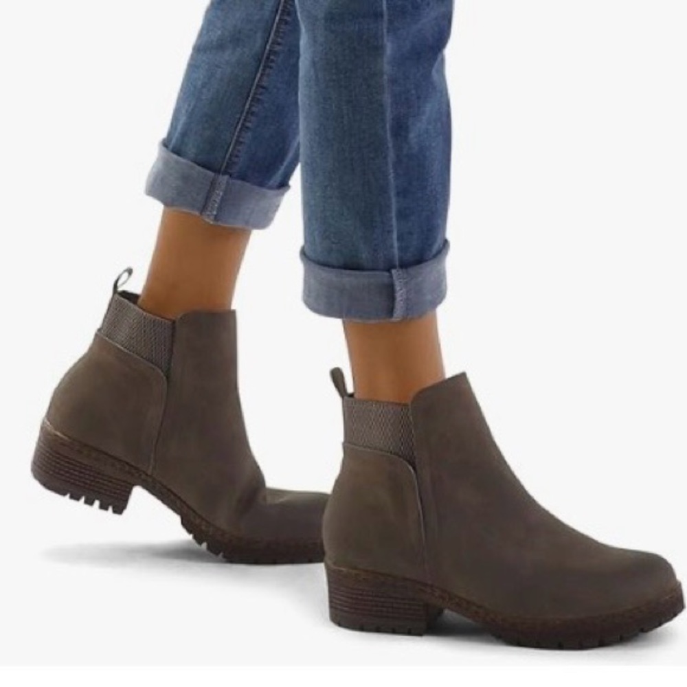 Elegant Brown Ankle Booties Size 8 - Picture 2 of 16